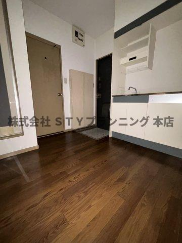 仲介手数料0円！リバーサイド名塚の居間・リビング