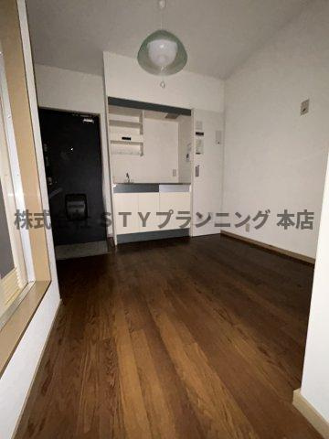 仲介手数料0円！リバーサイド名塚の居間・リビング