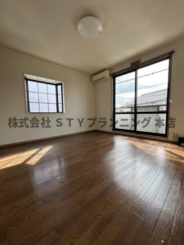 仲介手数料0円！リバーサイド名塚の洋室