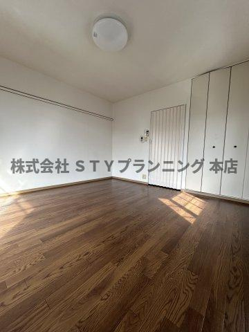 仲介手数料0円！リバーサイド名塚の洋室