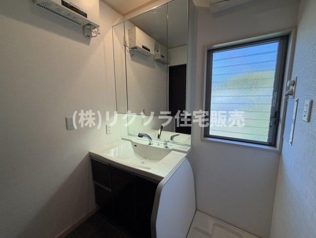 尊延寺5丁目　中古一戸建ての独立洗面台|■物件内覧・資金計画相談・住宅ローン相談、リフォーム相談、お問合せ受付中■
※当日・翌日のご内覧、ご相談はお電話でのお問合せがスムーズです！