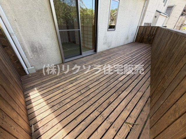 尊延寺5丁目　中古一戸建ての庭|ウッドデッキ付き
■物件内覧・資金計画相談・住宅ローン相談、リフォーム相談、お問合せ受付中■
※当日・翌日のご内覧、ご相談はお電話でのお問合せがスムーズです！