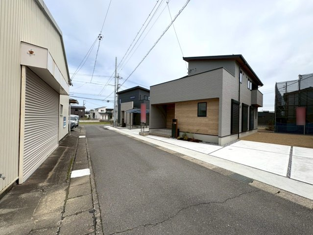 ダイマルタウン　岐阜市東鶉第16　全9区画分譲の前面道路含む現地写真|■前面道路　■ヤマダ不動産　株式会社リライフ　
■夢のマイホーム購入をフルサポートします！