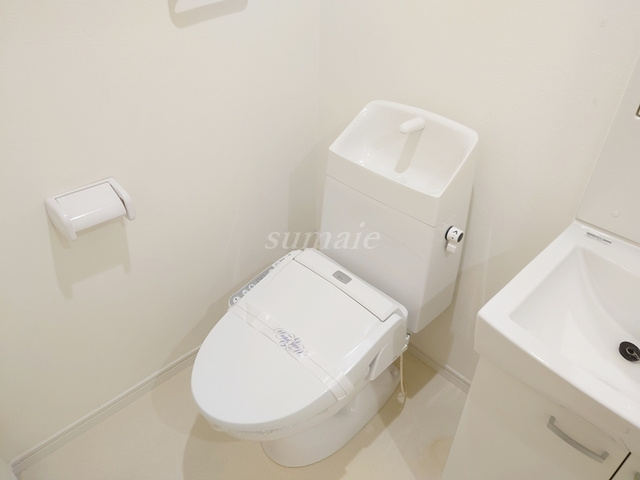 コンフォーリア赤羽のトイレ|温水洗浄便座付きトイレです☆