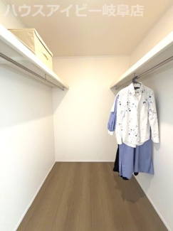 【収納】 | 岐南町伏屋新築建売全3棟！収納豊富なお家！お車スペース3台可能！食器洗浄乾燥機付きシステムキッチン♪ | 岐南町伏屋新築建売全3棟！収納豊富なお家！お車スペース3台可能！食器洗浄乾燥機付きシステムキッチン♪