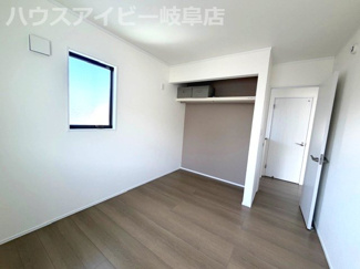 【洋室】 | 岐南町伏屋新築建売全3棟！収納豊富なお家！お車スペース3台可能！食器洗浄乾燥機付きシステムキッチン♪ | 岐南町伏屋新築建売全3棟！収納豊富なお家！お車スペース3台可能！食器洗浄乾燥機付きシステムキッチン♪