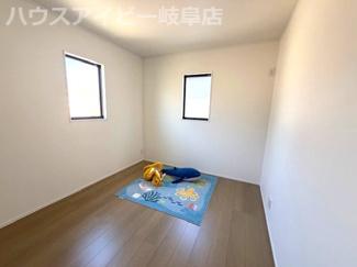 【洋室】 | 岐南町伏屋新築建売全3棟！収納豊富なお家！お車スペース3台可能！食器洗浄乾燥機付きシステムキッチン♪ | 岐南町伏屋新築建売全3棟！収納豊富なお家！お車スペース3台可能！食器洗浄乾燥機付きシステムキッチン♪