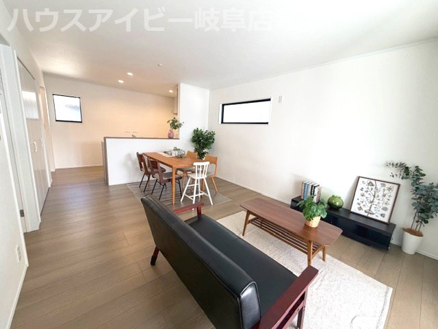 【居間・リビング】の画像