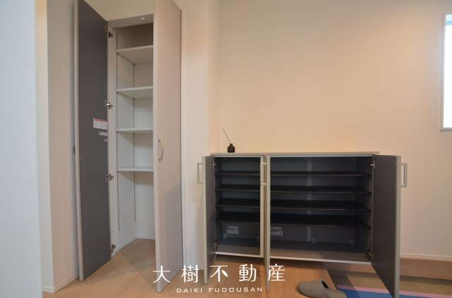【玄関】 | 綾瀬市寺尾西1丁目　新築戸建て　全１棟【仲介手数料無料】