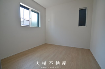 【洋室】 | 綾瀬市寺尾西1丁目　新築戸建て　全１棟【仲介手数料無料】 | 1階　洋室1（5.4帖）