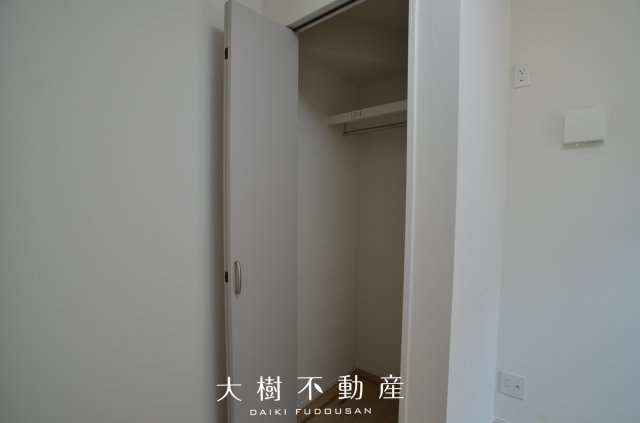 【洋室】 | 綾瀬市寺尾西1丁目　新築戸建て　全１棟【仲介手数料無料】 | 1階　洋室3（4.0帖）クローゼット