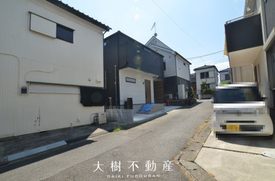 【前面道路含む現地写真】 | 綾瀬市寺尾西1丁目　新築戸建て　全１棟【仲介手数料無料】
