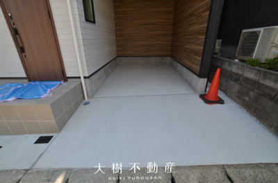 【駐車場】 | 綾瀬市寺尾西1丁目　新築戸建て　全１棟【仲介手数料無料】