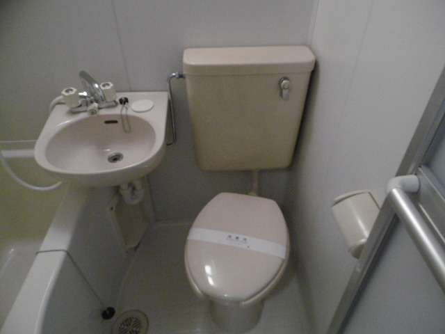 【トイレ】 | エランビタール | トイレも気になるポイント（同物件別室の写真です）
