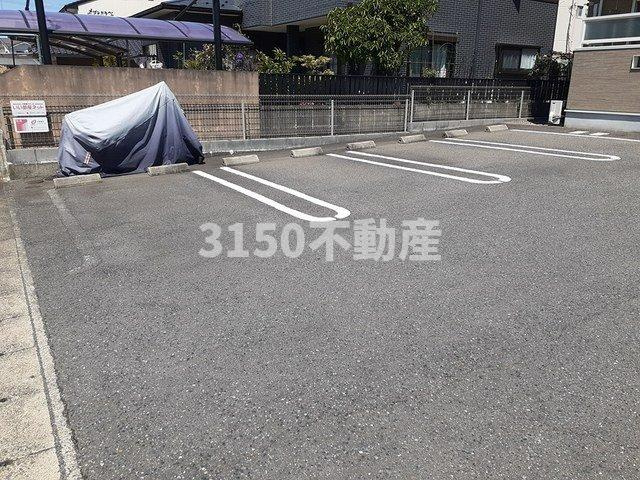 グラース・アンジュの駐車場|駐車場があるので、車を買う予定の方も安心です