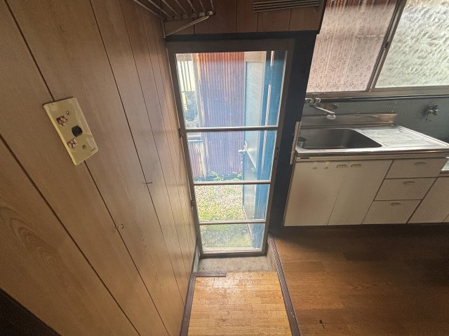 津島市下切町｜名古屋市の戸建ならホームアップのキッチン|キッチンには勝手口