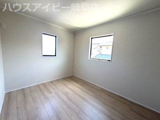 【洋室】 | 岐南町伏屋新築建売全3棟！収納豊富なお家！お車スペース3台可能！食器洗浄乾燥機付きシステムキッチン♪ | 岐南町伏屋新築建売全3棟！収納豊富なお家！お車スペース3台可能！食器洗浄乾燥機付きシステムキッチン♪