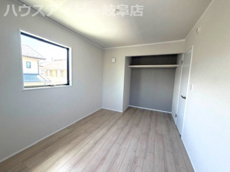 【洋室】 | 岐南町伏屋新築建売全3棟！収納豊富なお家！お車スペース3台可能！食器洗浄乾燥機付きシステムキッチン♪ | 岐南町伏屋新築建売全3棟！収納豊富なお家！お車スペース3台可能！食器洗浄乾燥機付きシステムキッチン♪