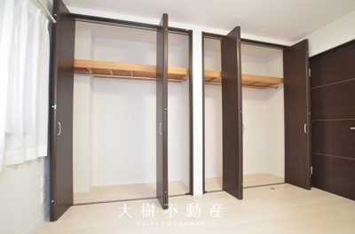 【洋室】 | 座間市相武台3丁目　中古戸建て【仲介手数料無料】 | 1階　洋室1（6.5帖）クローゼット
