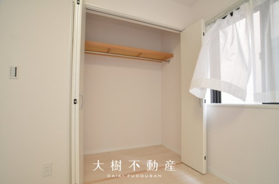 【洋室】 | 座間市相武台3丁目　中古戸建て【仲介手数料無料】 | 1階　洋室2（5.25帖）クローゼット