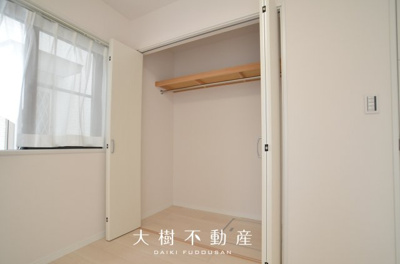 【洋室】 | 座間市相武台3丁目　中古戸建て【仲介手数料無料】 | 1階　洋室3（5.25帖）クローゼット