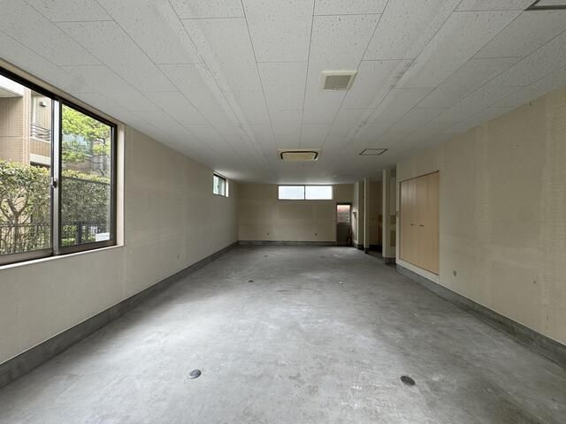 佐倉市南ユーカリが丘の店舗事務所の内装