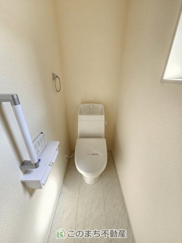 LiveleGarden.S第16栃木大平町富田のトイレ|小窓から換気ができて清潔なトイレスペース☆