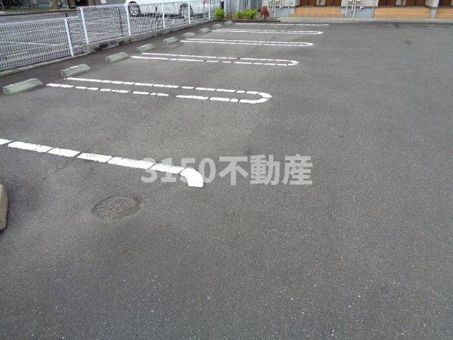 エクシールの駐車場|駐車場があるので、車を買う予定の方も安心です