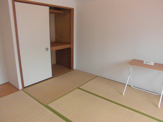 クラージュの居間・リビング|前回募集時の写真です。現況優先