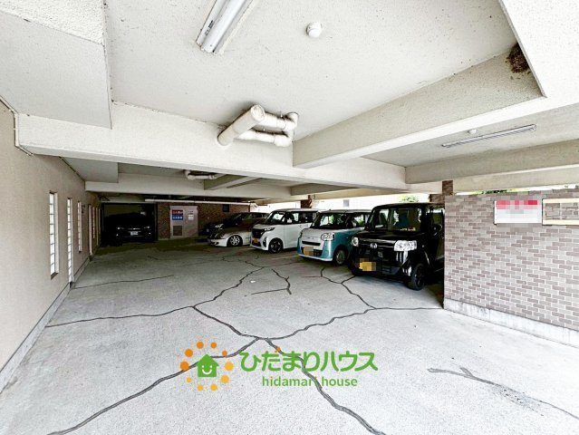 ライオンズマンション久喜南の駐車場