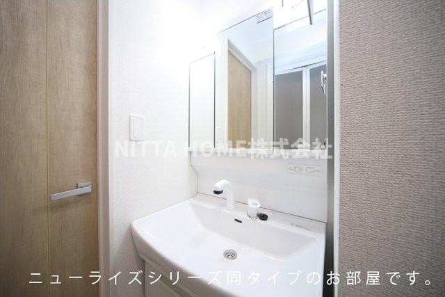 カーサ　ルミノーゾの洗面所|【イメージ写真】独立洗髪洗面台も設置しています＊