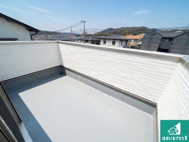神戸市北区筑紫が丘　新築一戸建てのバルコニー|ワイドバルコニーは洗濯物を干すスペースが広いのでご家族が多くても安心！