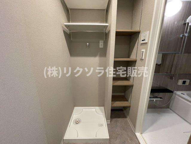 ルモン星田のランドリースペース|可動棚付き　ドラム式も設置可能
■物件内覧・資金計画相談・住宅ローン相談、リフォーム相談、お問合せ受付中■
※当日・翌日のご内覧、ご相談はお電話でのお問合せがスムーズです！