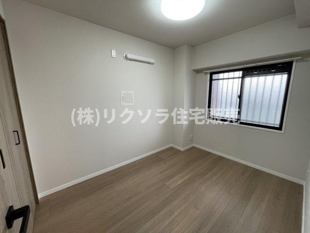 ルモン星田の洋室|洋室4.9帖
■物件内覧・資金計画相談・住宅ローン相談、リフォーム相談、お問合せ受付中■
※当日・翌日のご内覧、ご相談はお電話でのお問合せがスムーズです！