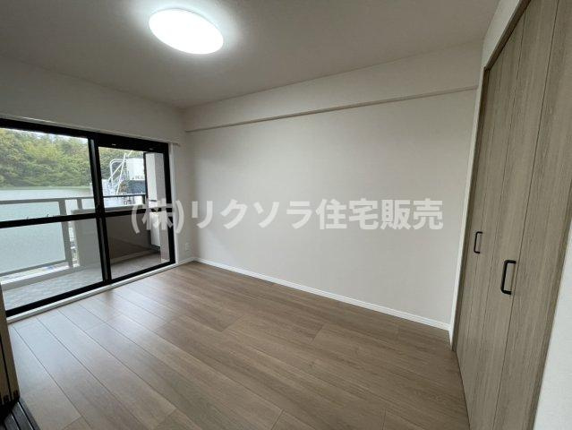 ルモン星田の子供部屋|洋室5.2帖
■物件内覧・資金計画相談・住宅ローン相談、リフォーム相談、お問合せ受付中■
※当日・翌日のご内覧、ご相談はお電話でのお問合せがスムーズです！