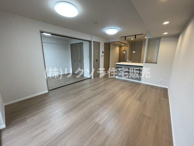 ルモン星田の居間・リビング|LDK15.6帖
■物件内覧・資金計画相談・住宅ローン相談、リフォーム相談、お問合せ受付中■
※当日・翌日のご内覧、ご相談はお電話でのお問合せがスムーズです！