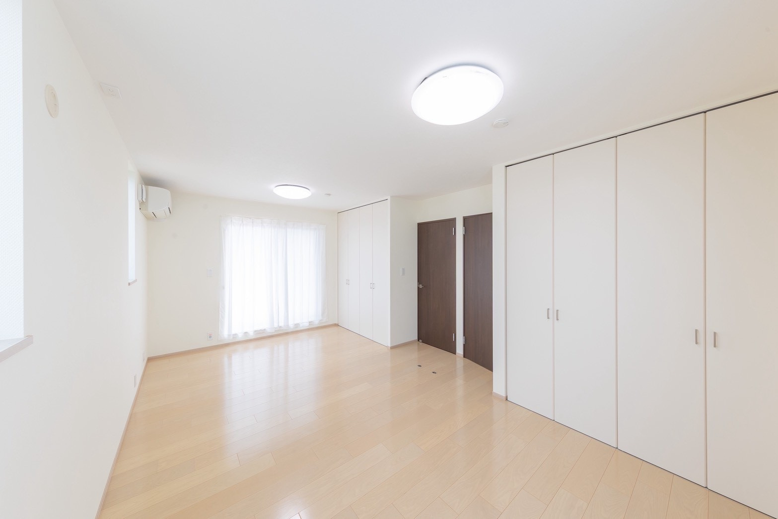 中古住宅　守山区上志段味字東谷の洋室