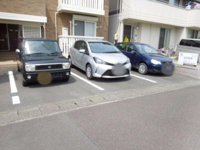 デルニエⅥの駐車場