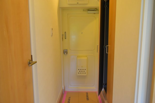 調布市染地３丁目の中古マンションの玄関