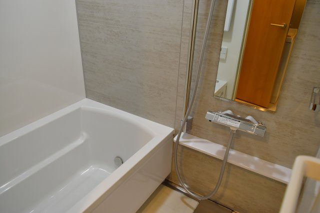 調布市染地３丁目の中古マンションの浴室