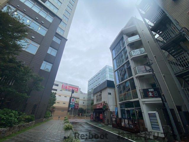 プレジデントビルの周辺