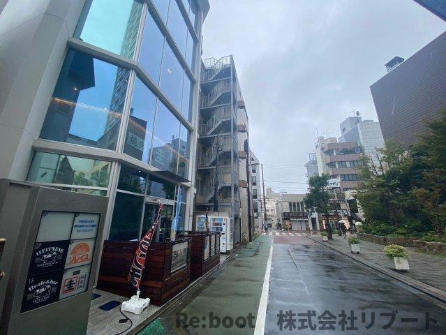 プレジデントビルのエントランス