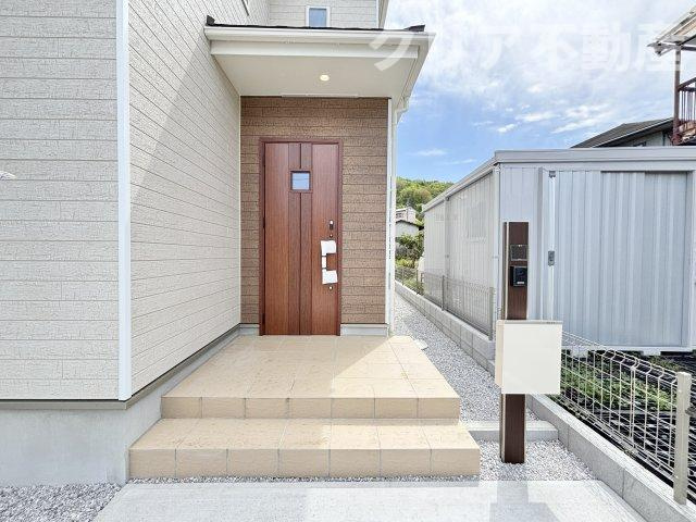 【玄関】 | 高崎市石原町新築　並列3台・都市ガス♪
