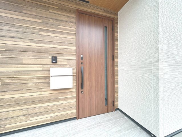 ダイマルタウン　一宮市小信中島第5　全4区画分譲の玄関|玄関ドアの鍵はディンプルキーと内側はサムターンキーになっており防犯性の高い仕様になっています。