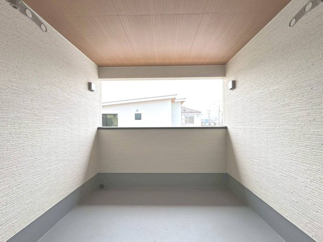 ダイマルタウン　一宮市小信中島第5　全4区画分譲のバルコニー|バルコニーは南向きで洗濯物もよく乾きます！強度と表面積硬度を持つFPRで防水しています。