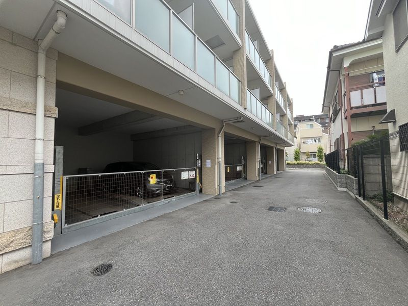 グラードコートの駐車場