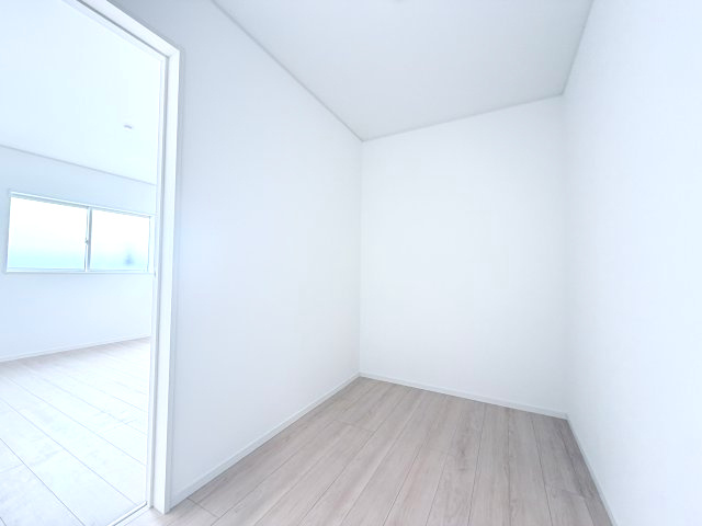 クレイドルガーデン前橋市青柳町第28　3号棟（平屋）の収納|サービスルーム付きです。3帖の広さがあります。納戸としてもご利用頂けます。
