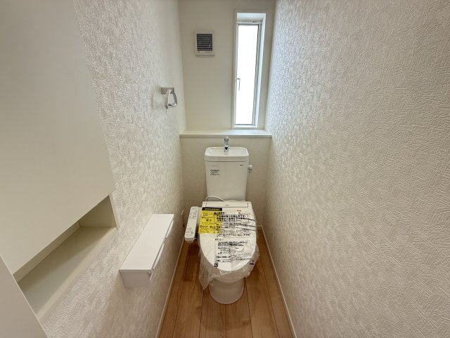クレイドルガーデン前橋市青柳町第28　3号棟（平屋）のトイレ|1階トイレです。清潔感のある白を基調としています。
温水洗浄・便座暖房機能の付いた快適なトイレです☆