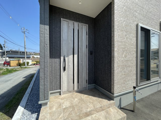 八戸市大字新井田字市子林の玄関