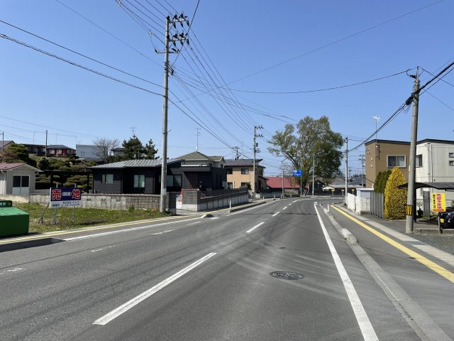 八戸市大字新井田字市子林の前面道路含む現地写真
